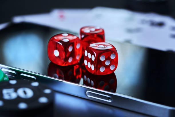 Capsa Banting card game interface on bolasot showing hand arrangement and player rankings
